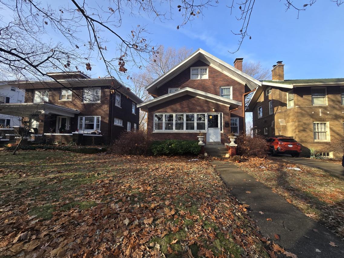 1416 N Clinton Blvd., Bloomington, IL 61701