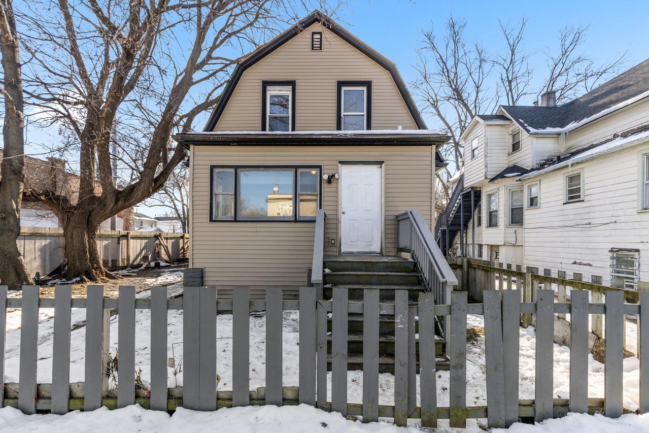 515 May St., Waukegan, IL 60085