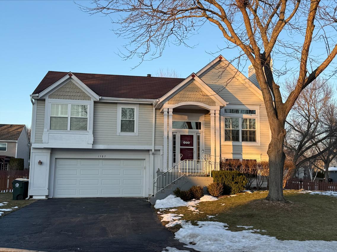 1587 Plum Ct., Grayslake, IL 60030