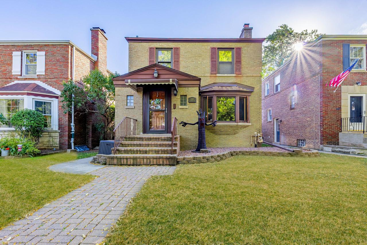 11017 S Campbell Ave., Chicago, IL 60655