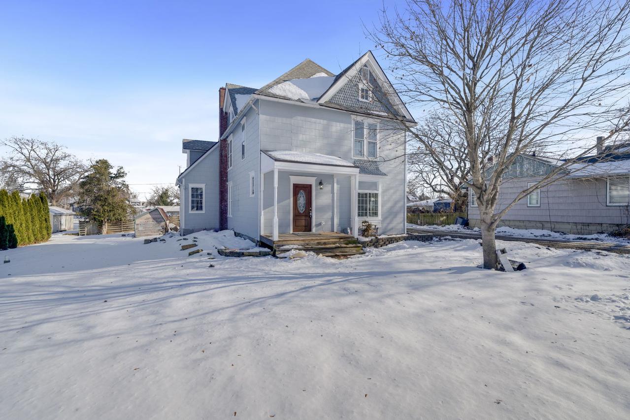 219 Calvert Ave., Chadwick, IL 61014