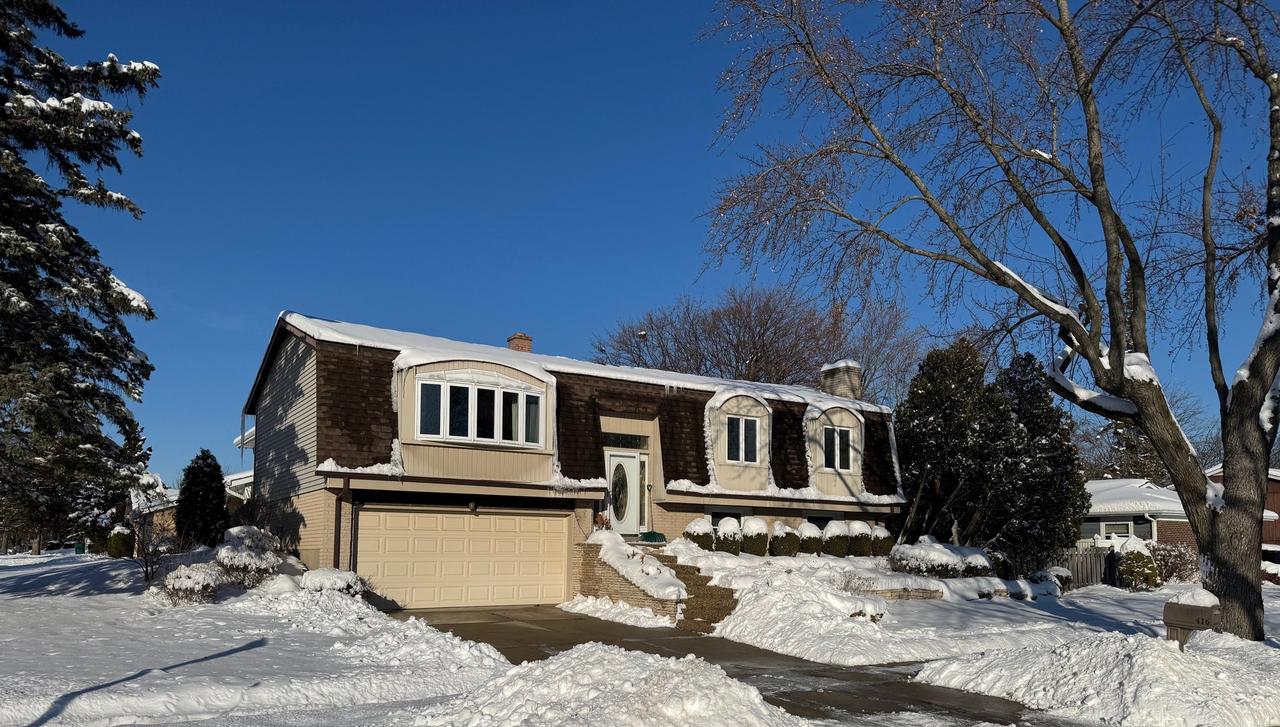 416 Trinity Ct., Buffalo Grove, IL 60089