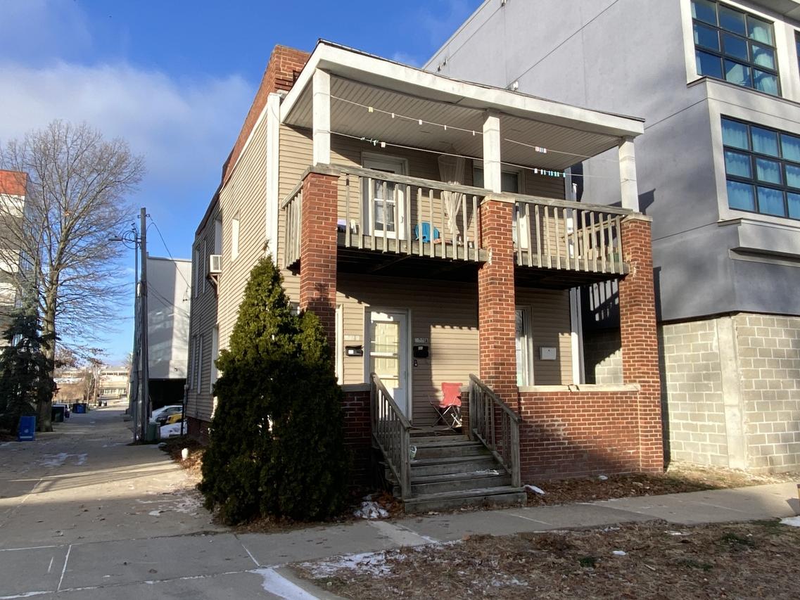 103 S 3rd St., Champaign, IL 61820