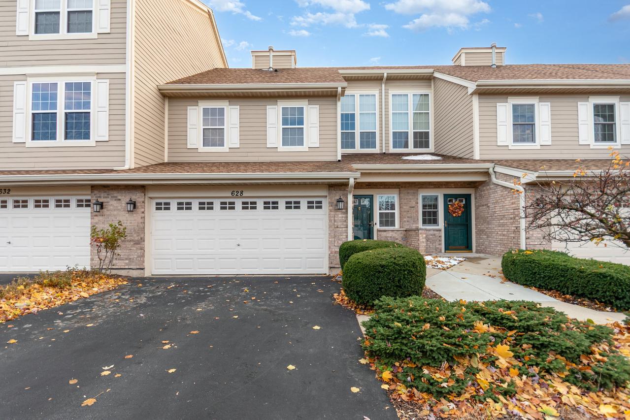 628 Belmont Ln., Carol Stream, IL 60188
