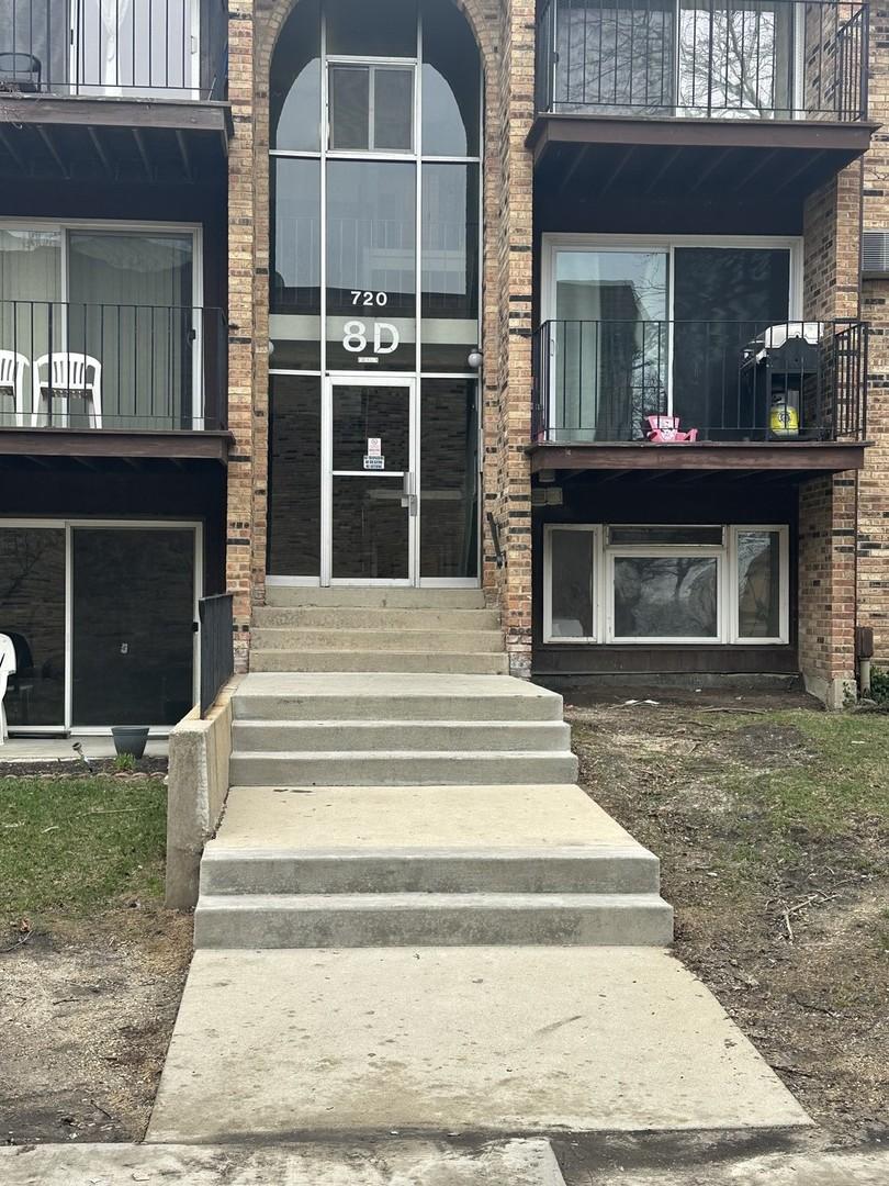 720 Hill Dr. #8-303, Hoffman Estates, IL 60169