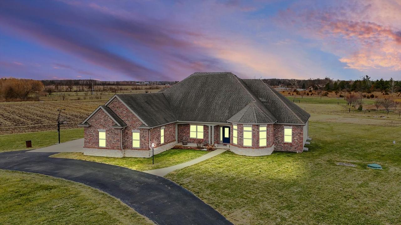 2595 County Road 500 E, Mahomet, IL 61853