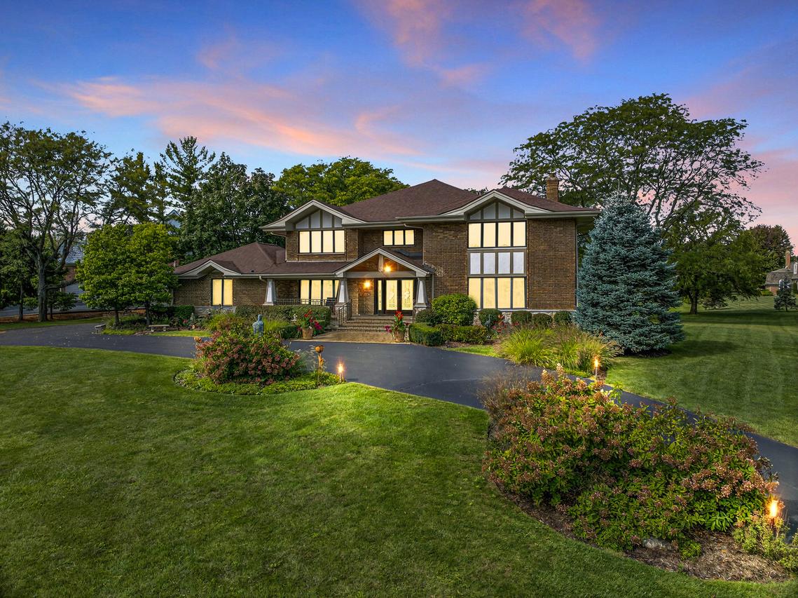 1886 Clover Dr., Inverness, IL 60067