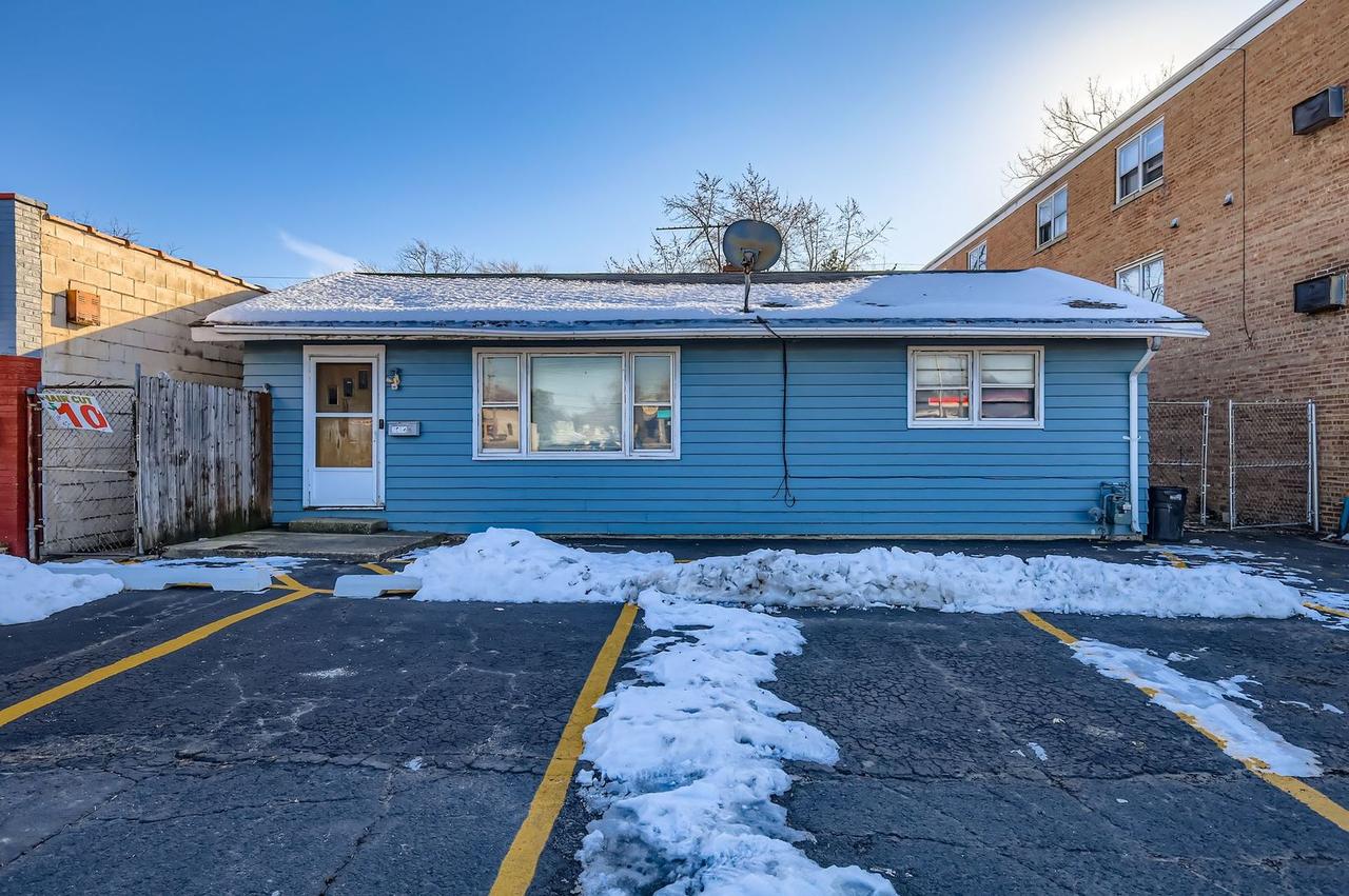 305 1/2 E North Ave., Northlake, IL 60164