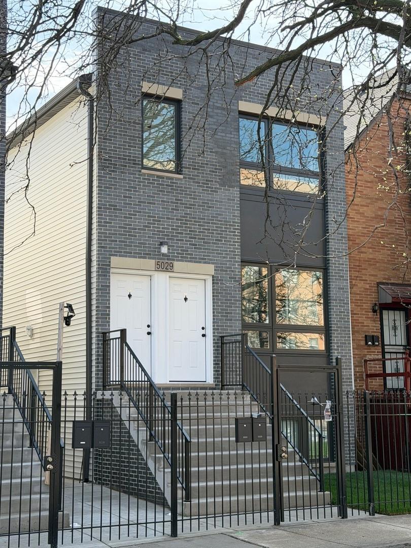 5027 S Indiana Ave., Chicago, IL 60615