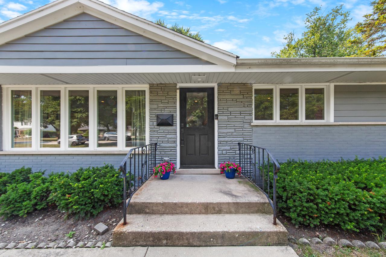 240 Riverside Dr., Northfield, IL 60093