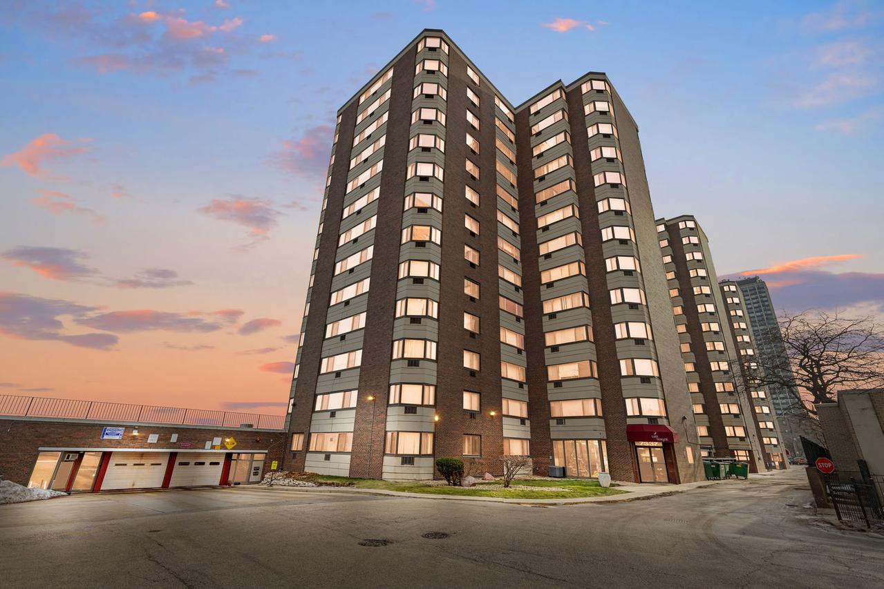 7337 S South Shore Dr. #326, Chicago, IL 60649