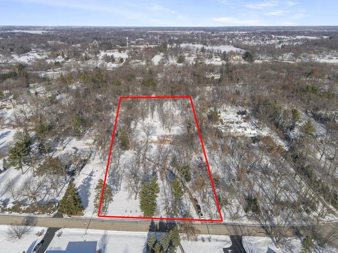 40W930 Brown Rd., St. Charles, IL 60174