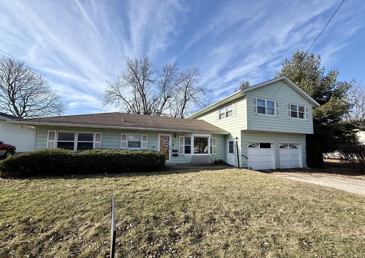 301 S Walnut St., Clinton, IL 61727