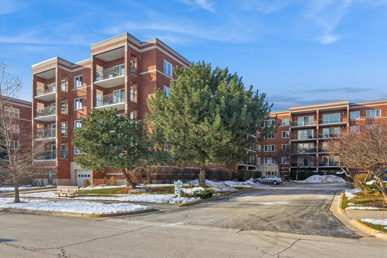 5340 N Lowell Ave. #301, Chicago, IL 60630