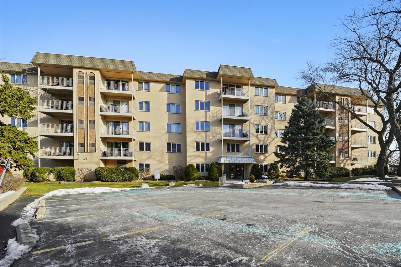 1436 E Thacker St. #309, Des Plaines, IL 60016