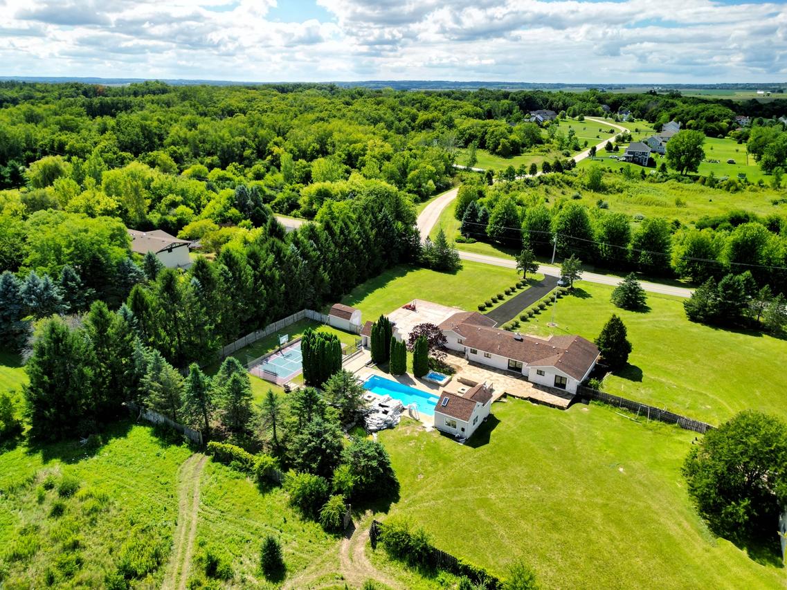 704 N Rose Farm Rd., Woodstock, IL 60098