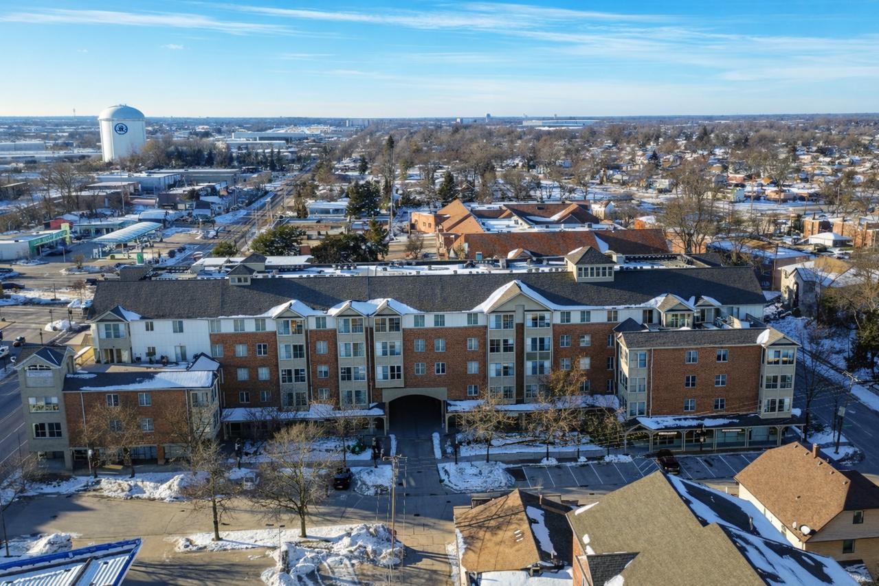 100 N Bokelman St. #325, Roselle, IL 60172