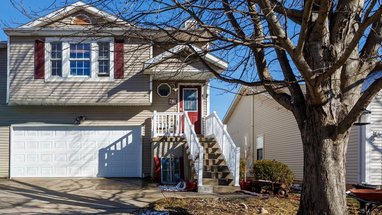 67 Oak Park Rd., Bloomington, IL 61701