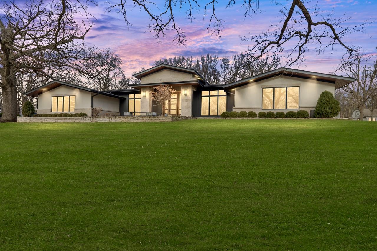 4N637 Pheasant Run Dr., St. Charles, IL 60175