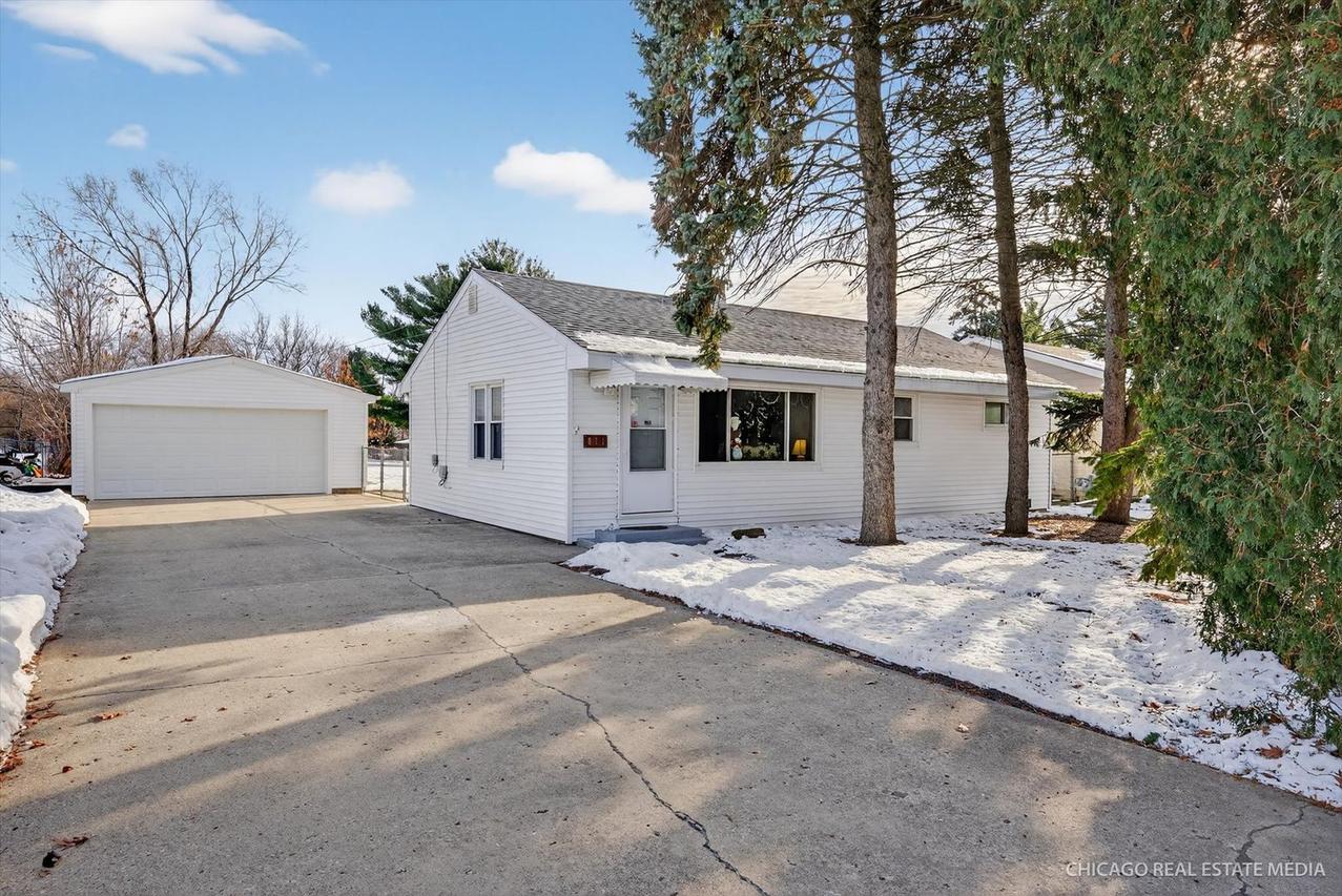 871 S Chatham Ave., Addison, IL 60101