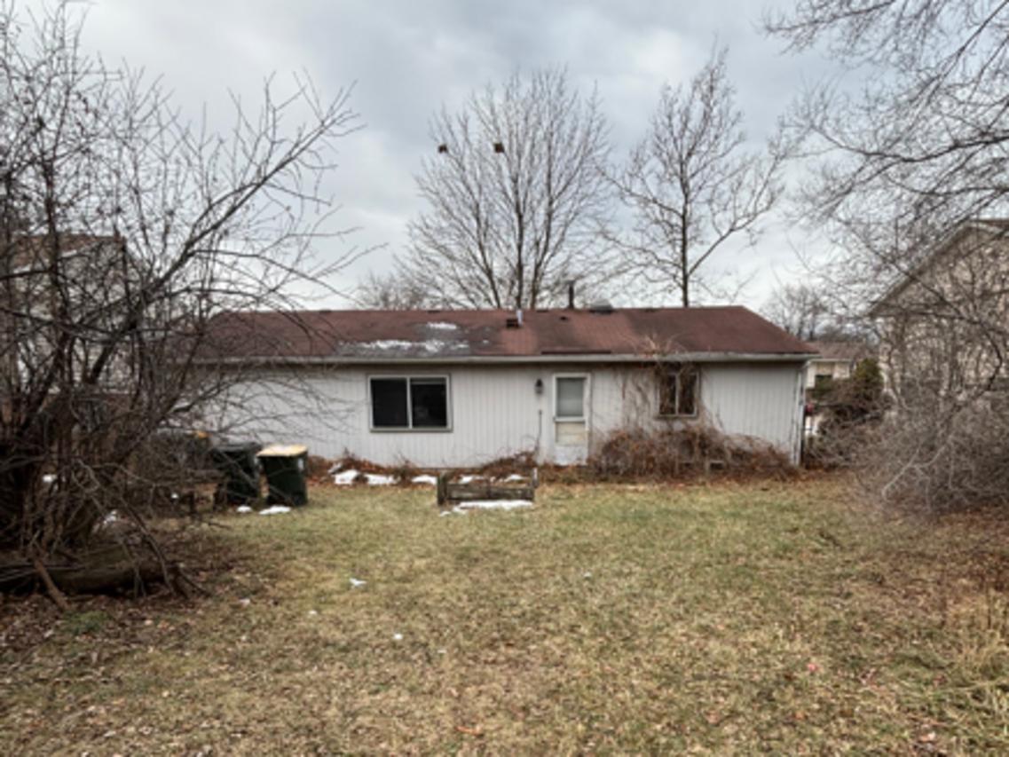 529 Newberry Dr., Streamwood, IL 60107