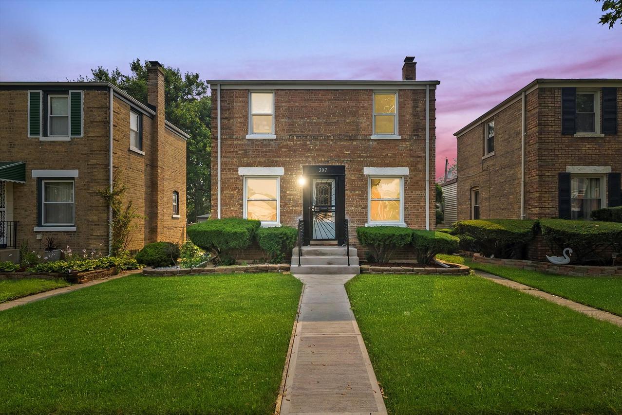 307 Geneva Ave., Bellwood, IL 60104
