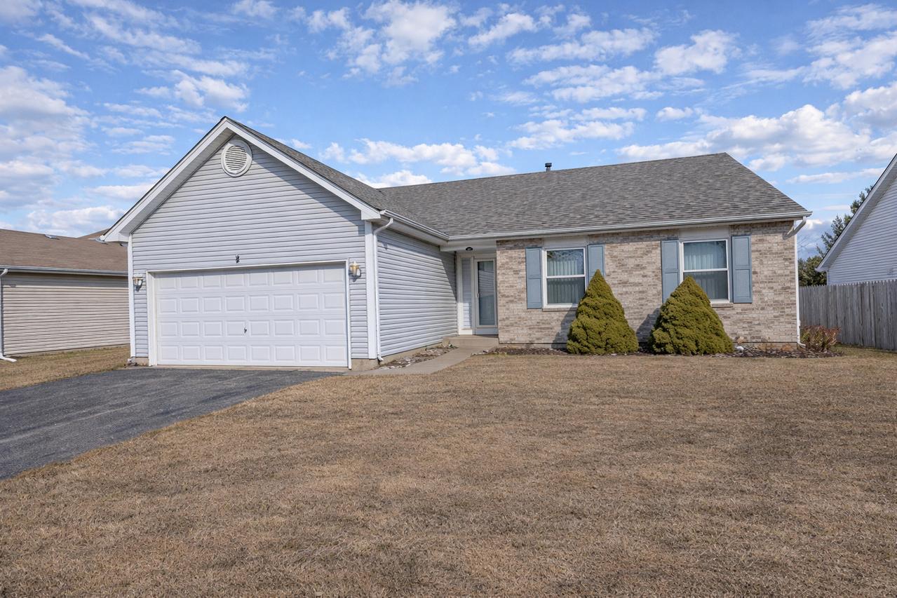 2 Danbury Ct., Lake In The Hills, IL 60156