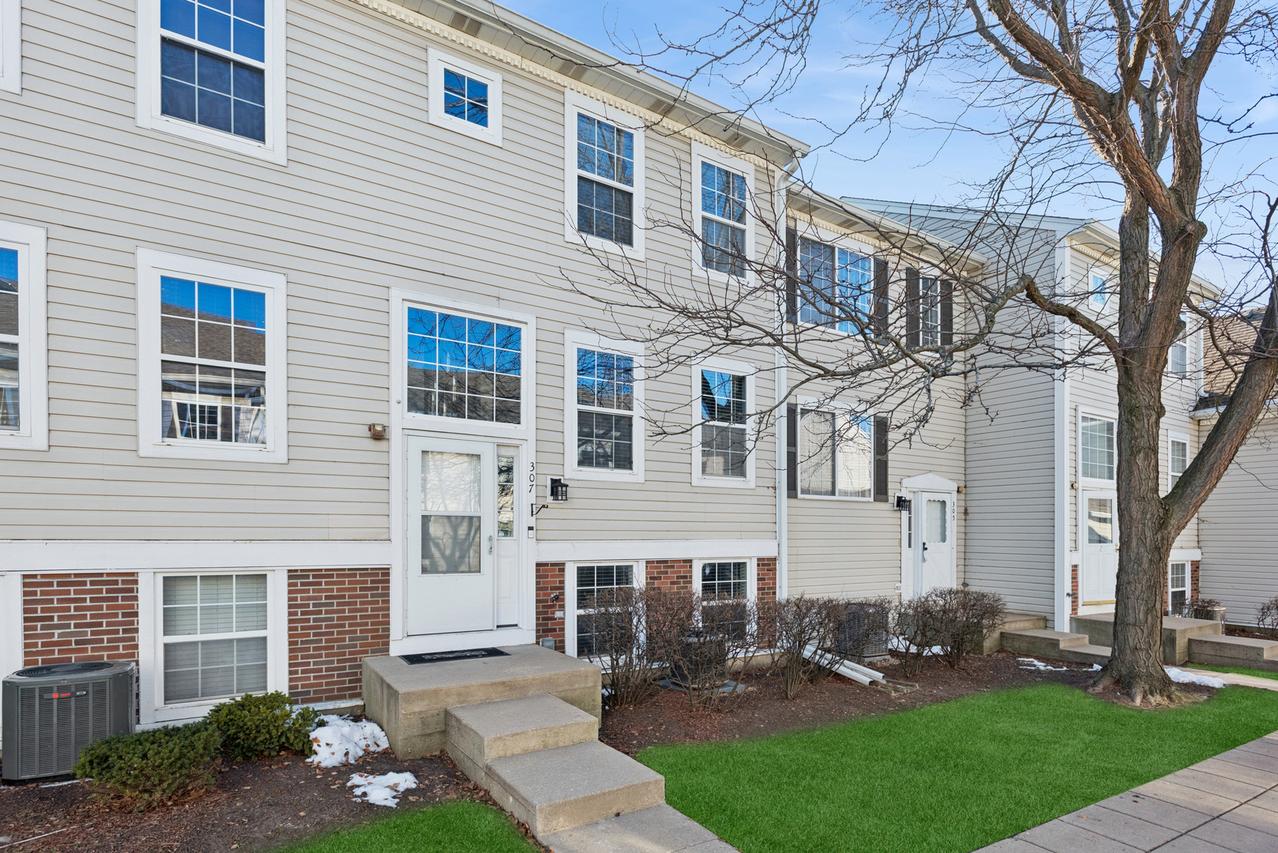 307 E Victoria Cir., North Aurora, IL 60542