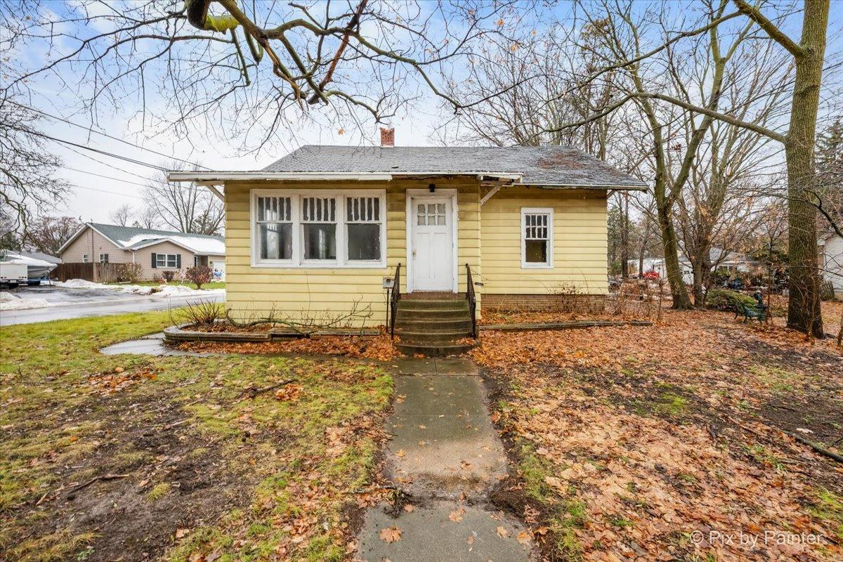 551 Mchenry Ave., Woodstock, IL 60098