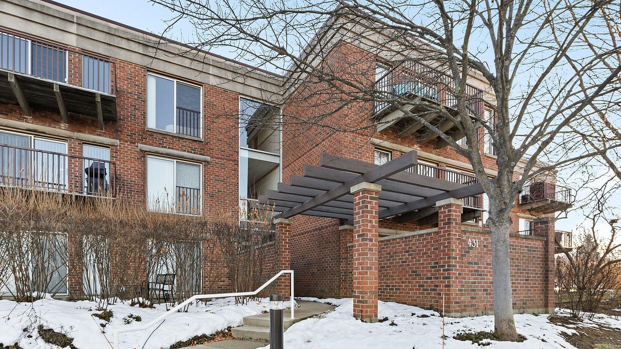431 Kelburn Rd. #313, Deerfield, IL 60015