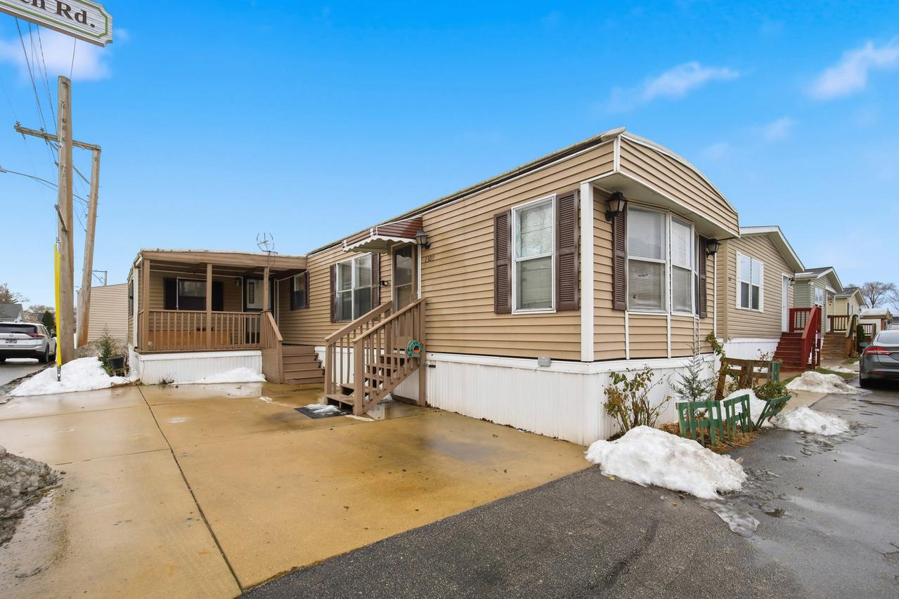 1300 W Branch Rd., Northfield, IL 60093