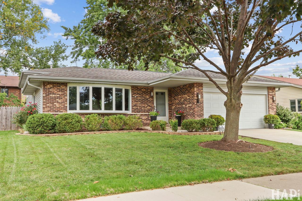 1942 Trail Ridge St., Arlington Heights, IL 60004