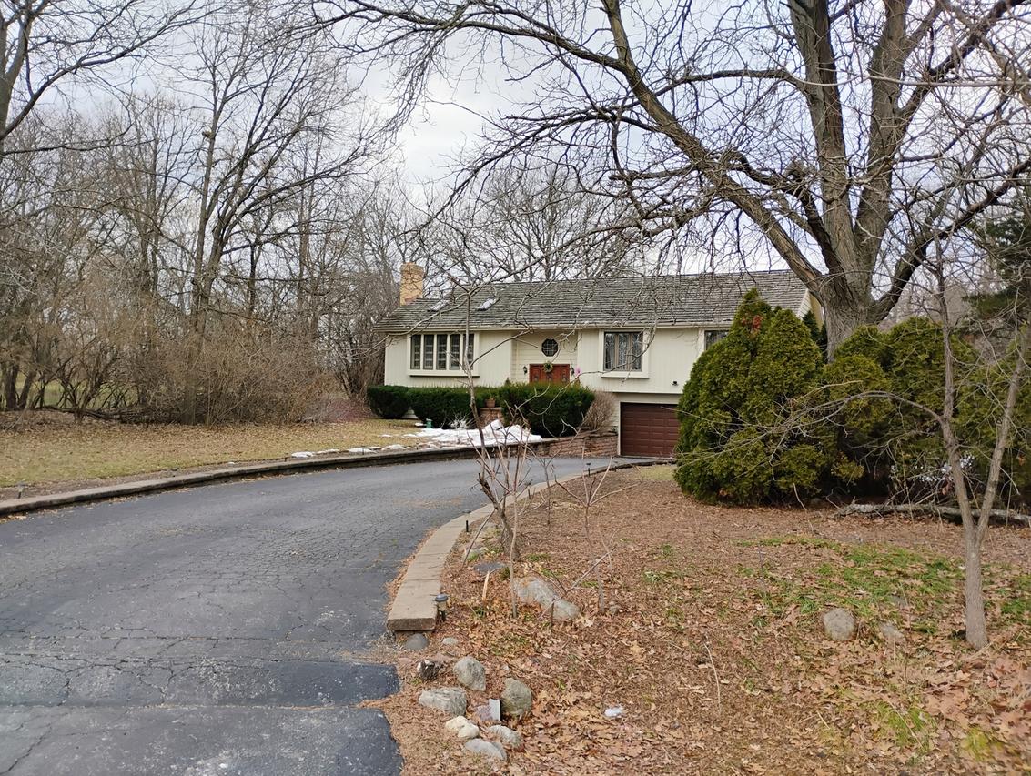 21 Sequoia Rd., Hawthorn Woods, IL 60047