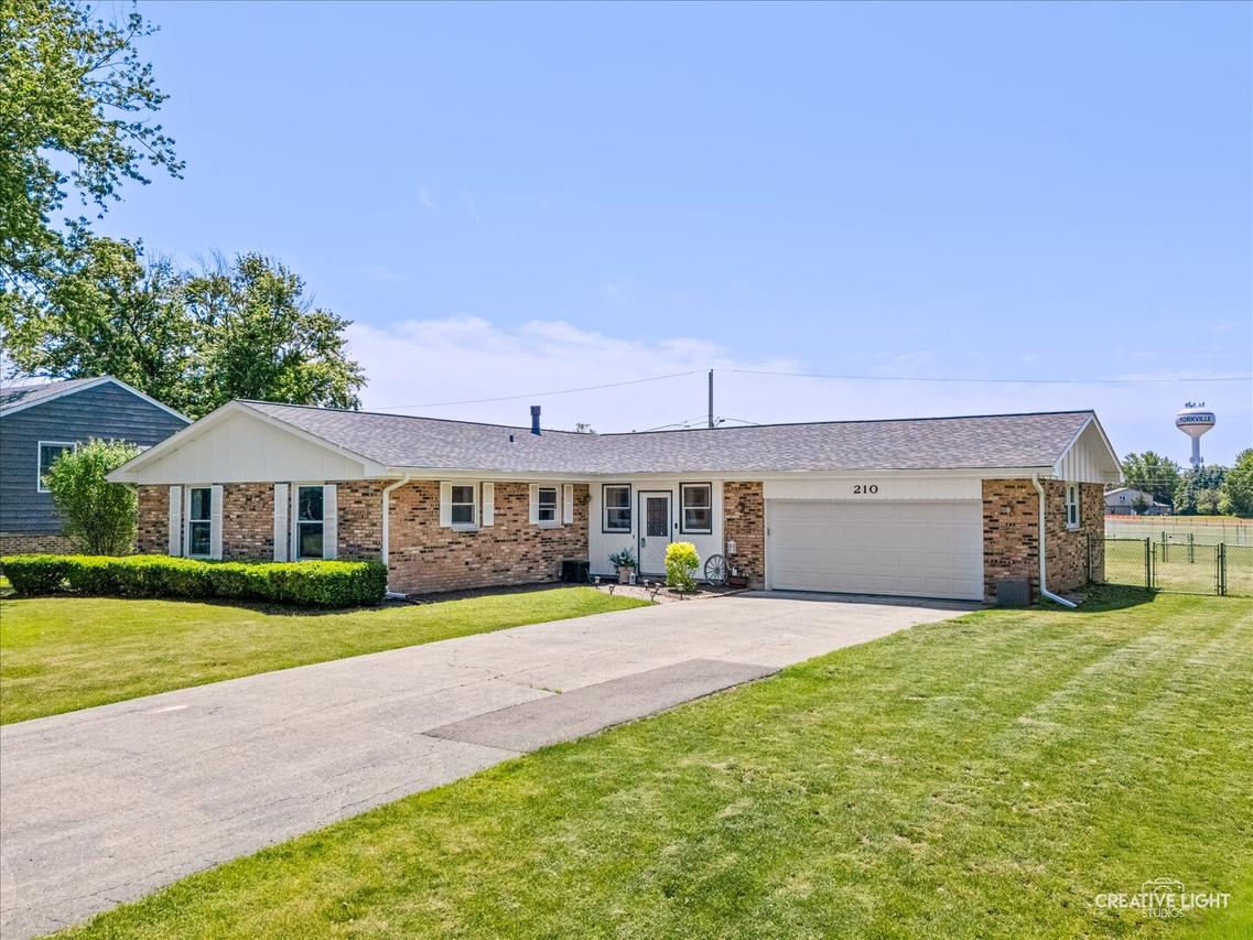 210 Georgeanna St., Yorkville, IL 60560