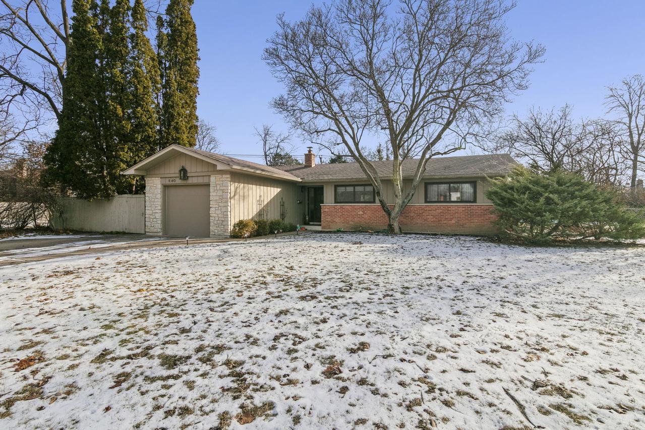 840 Auburn Ct., Highland Park, IL 60035