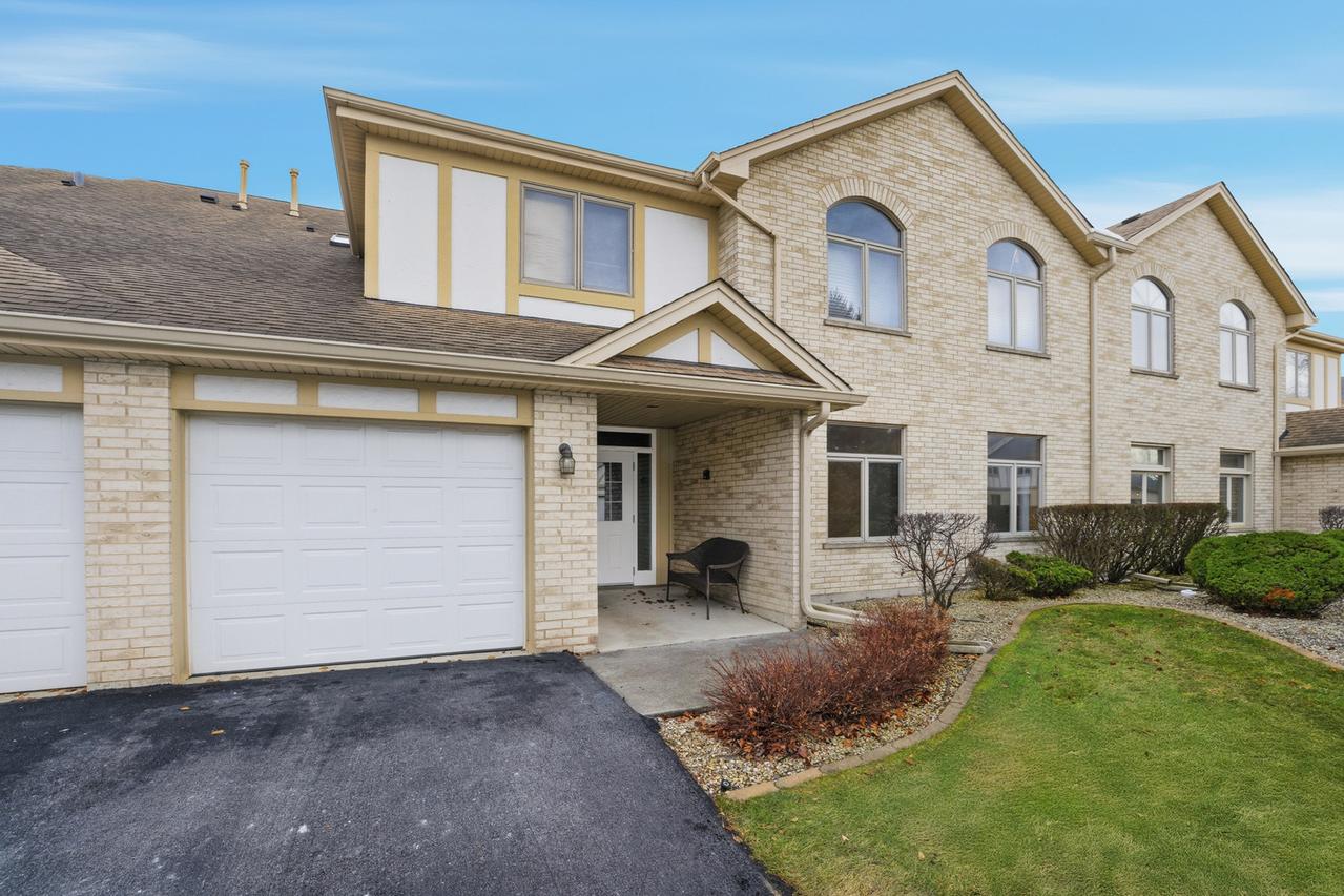 6431 Pine Cone Dr. #2, Tinley Park, IL 60477