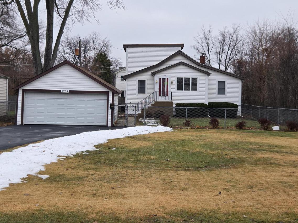 1754 E Lincoln Ave., Des Plaines, IL 60018