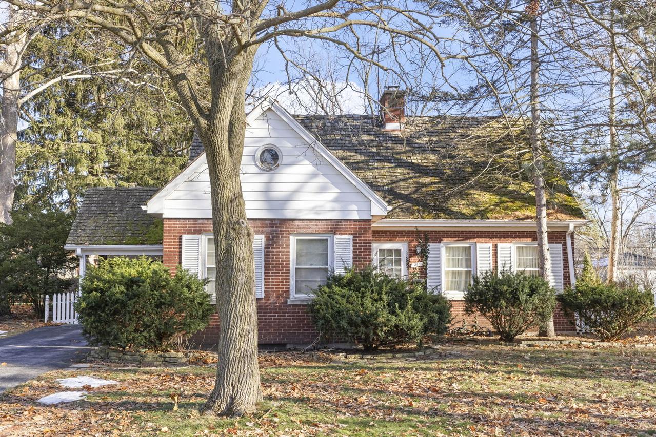 345 Woodstock Ave., Glen Ellyn, IL 60137