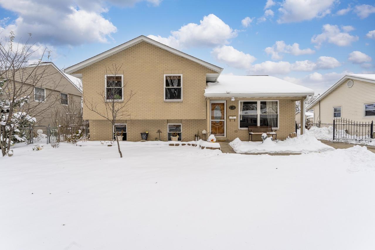 38 W Altgeld Ave., Glendale Heights, IL 60139