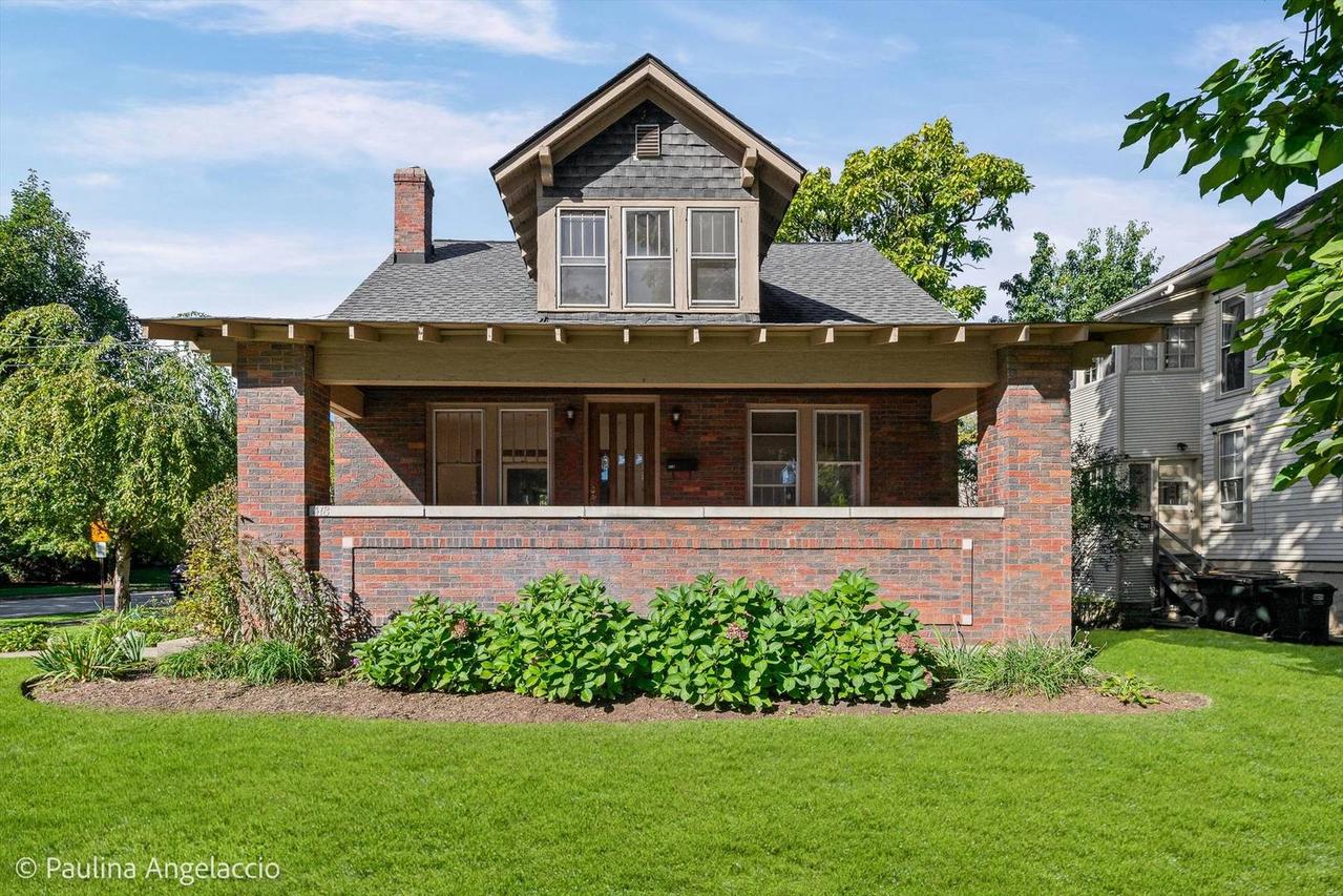 418 S Hough St., Barrington, IL 60010