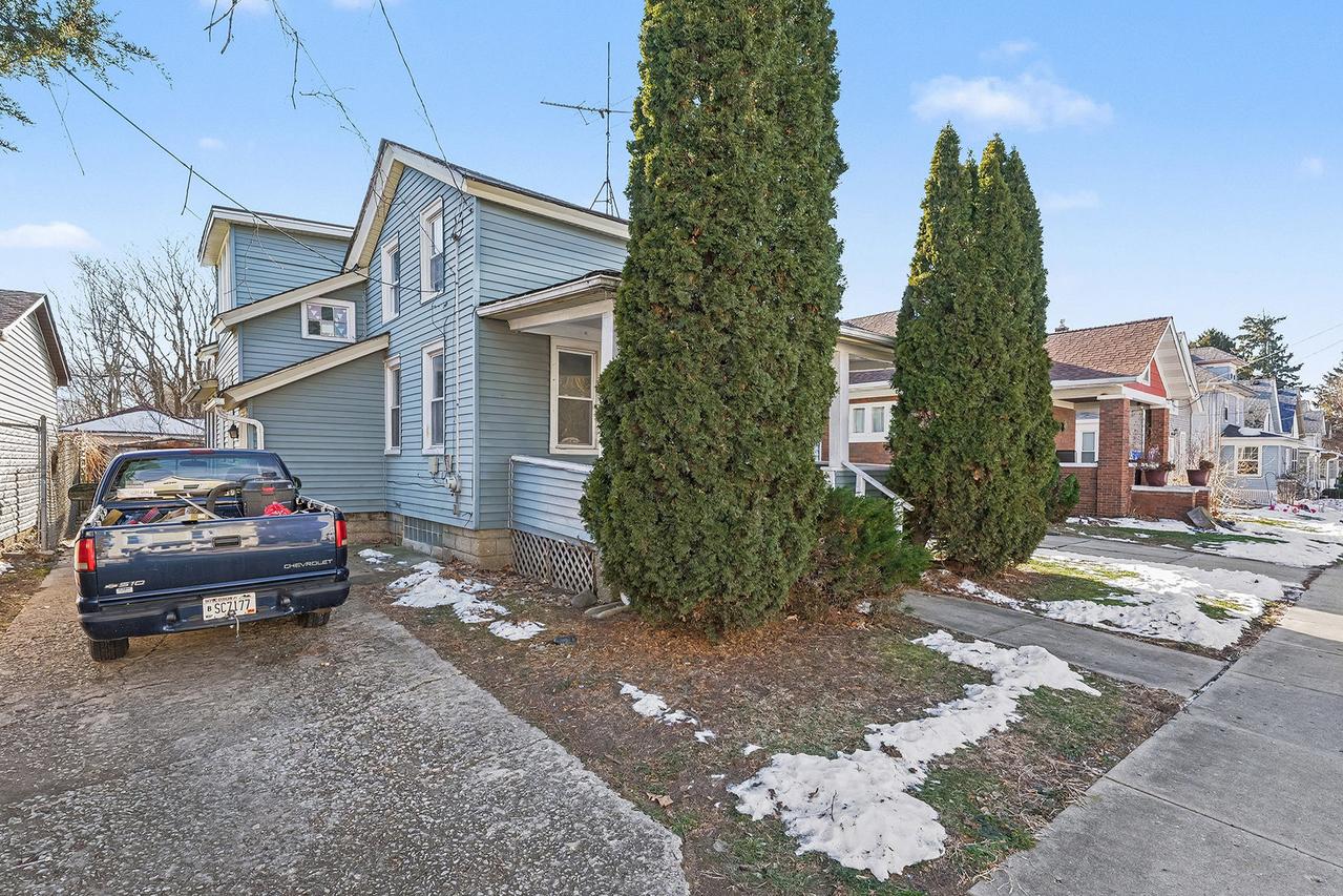 541 4th Ave., Aurora, IL 60505