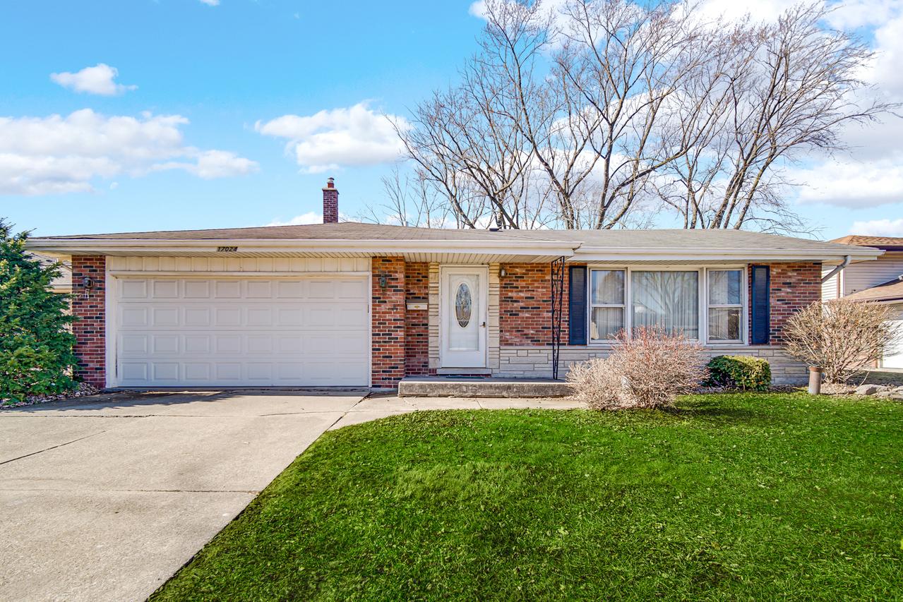 17024 Kimbark Ave., South Holland, IL 60473