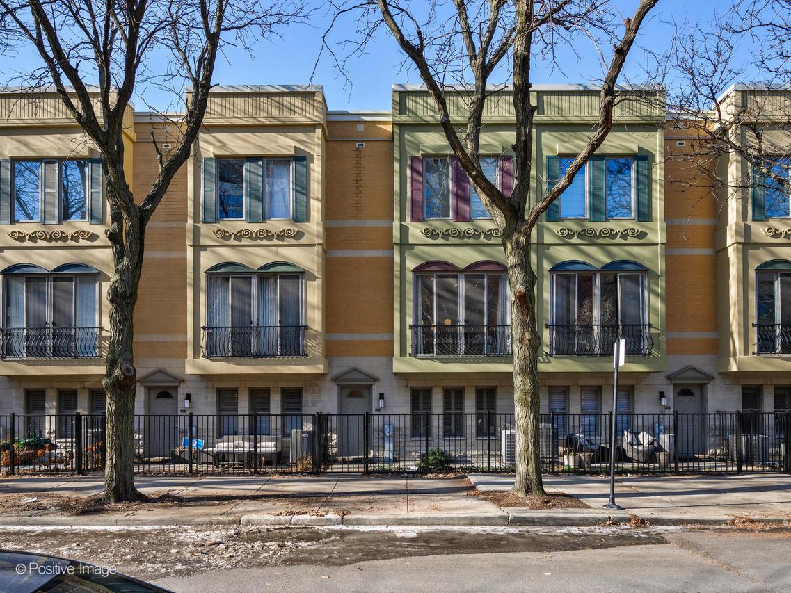 516 N Peoria St., Chicago, IL 60642