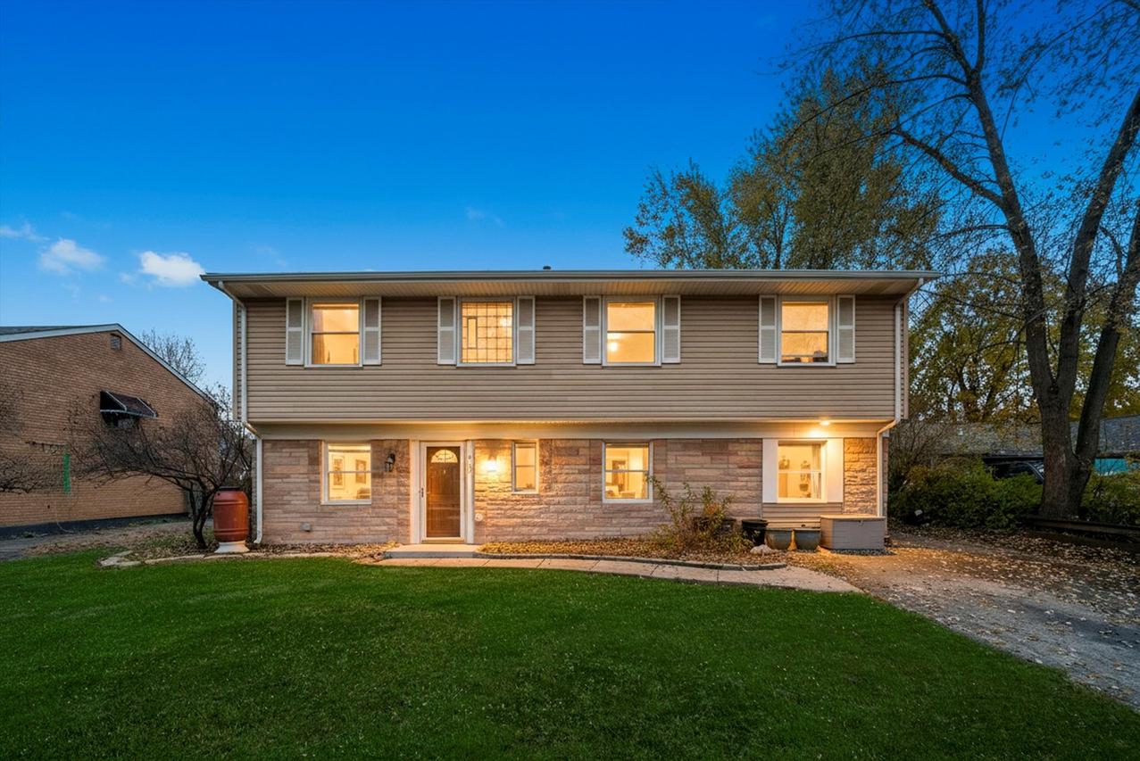 473 Rockhurst Rd., Bolingbrook, IL 60440