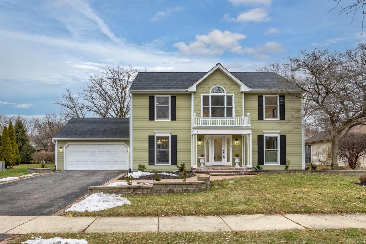 818 Fairwinds Ct., Naperville, IL 60563