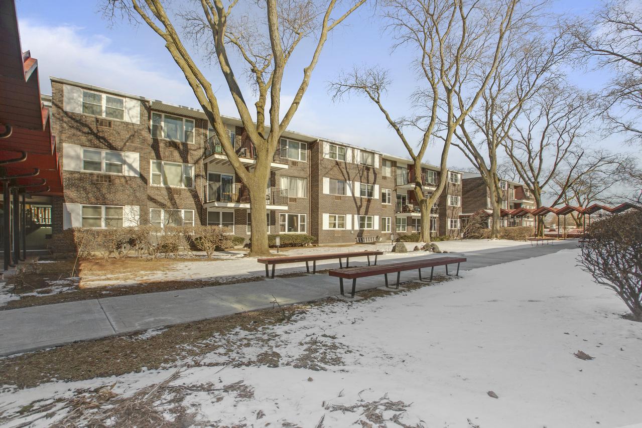 8712 Skokie Blvd. #3L, Skokie, IL 60076
