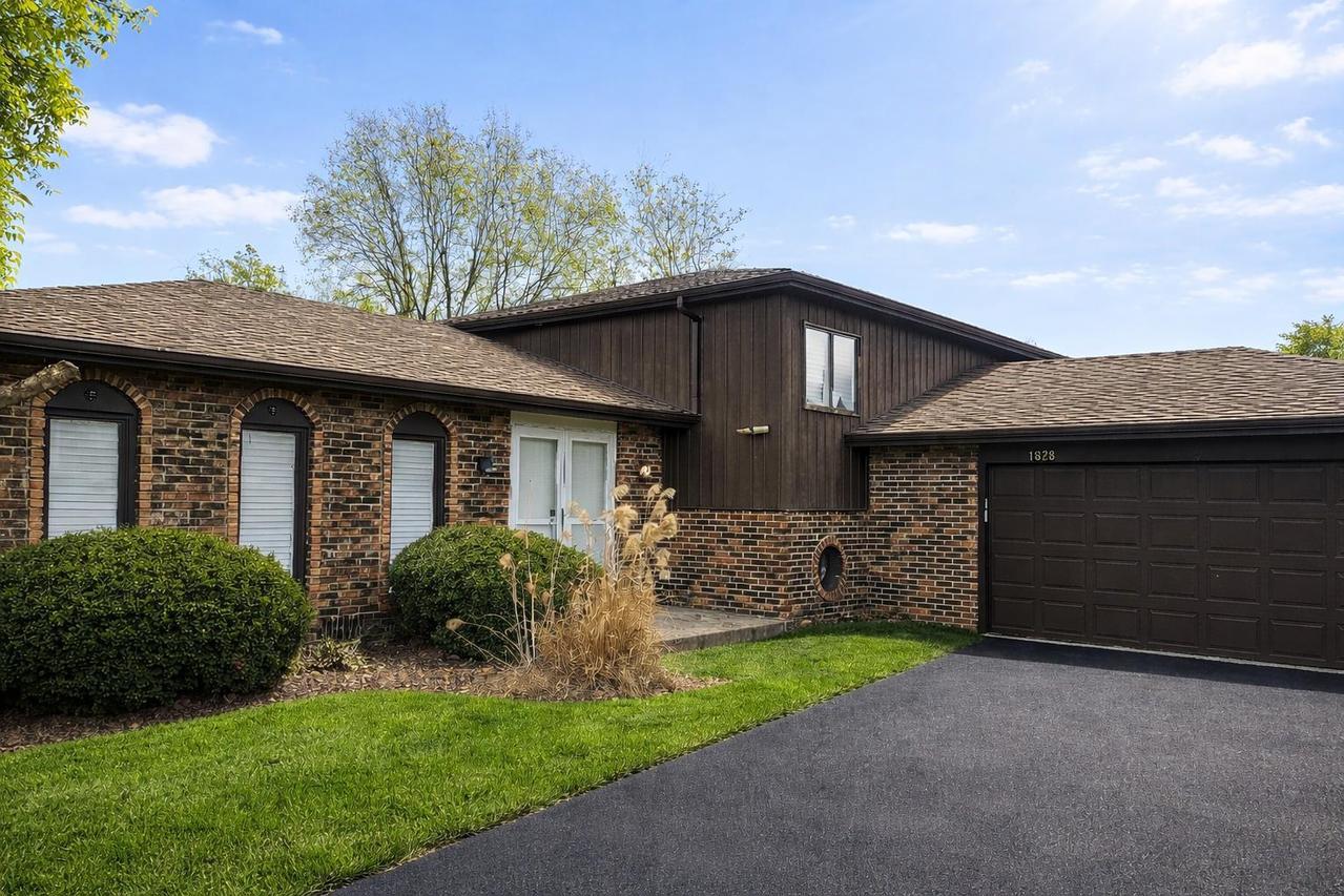 1048 E 194th Pl., Glenwood, IL 60425