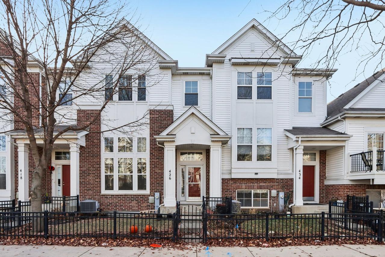 426 Plaza Pl., Aurora, IL 60504