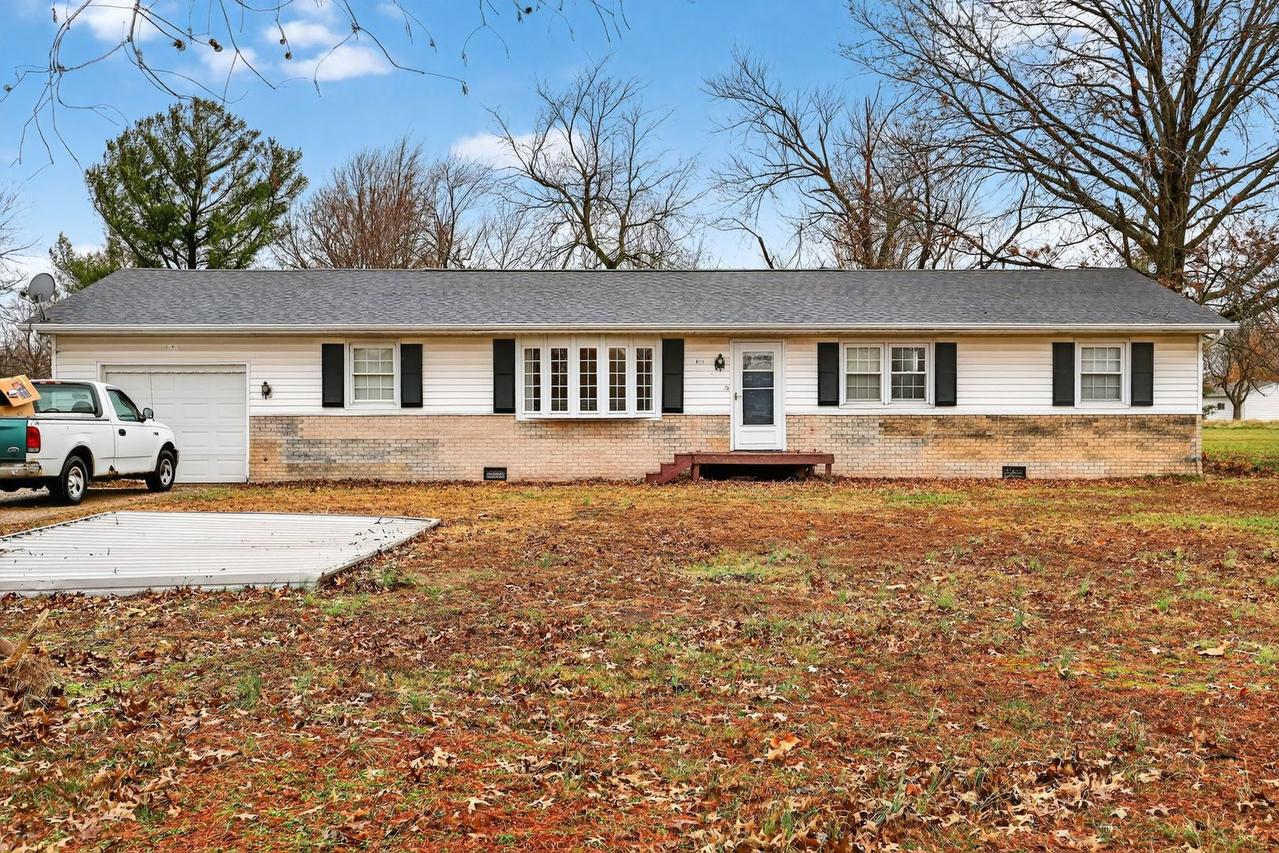 1531 Charleston Rd., Salem, IL 62881