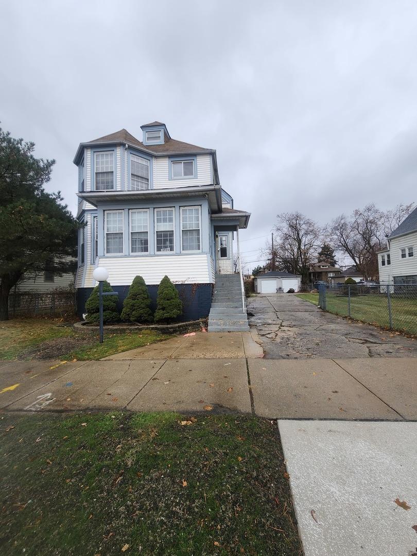 9226 S Phillips Ave., Chicago, IL 60617